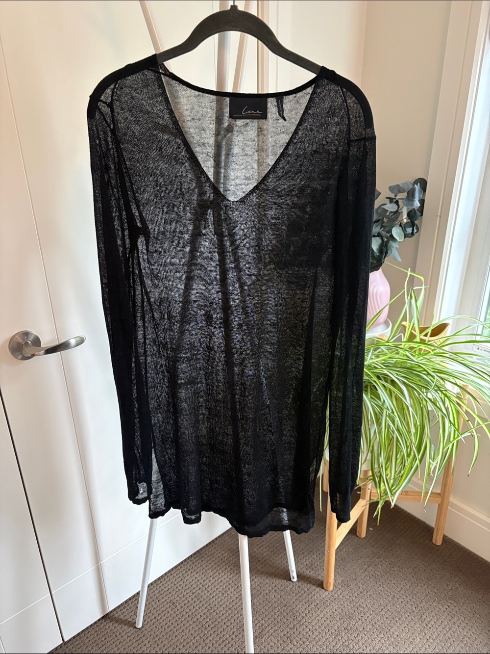Luxe Sheer V-Neck Long Sleeve Top - Black
